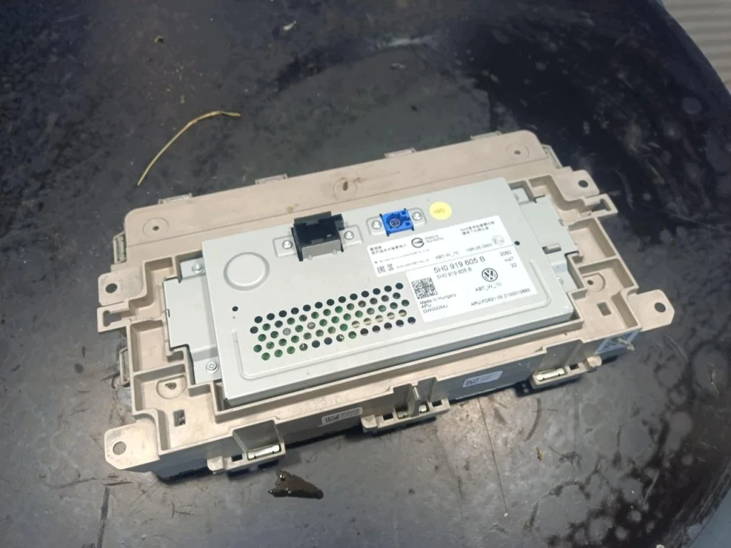 Radio Navi Display VW Golf VIII 5H0919605B image 3