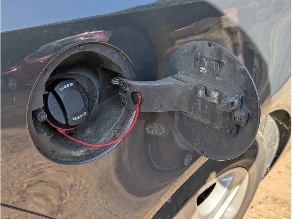 Vauxhall Insignia Tapa Depósito Combustible Usada image 3