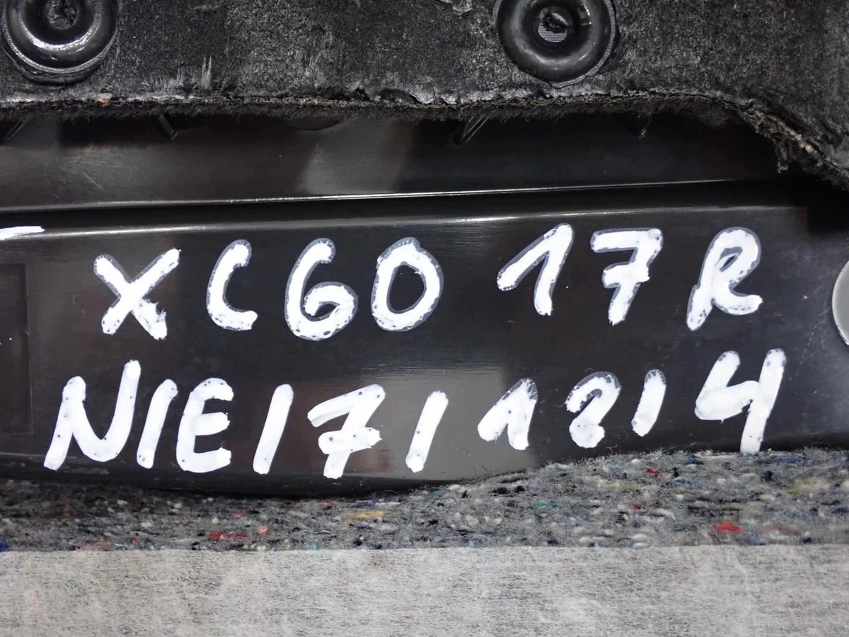 Volvo XC60 17r Lift - Lateral Bagageiro Esquerdo image 8