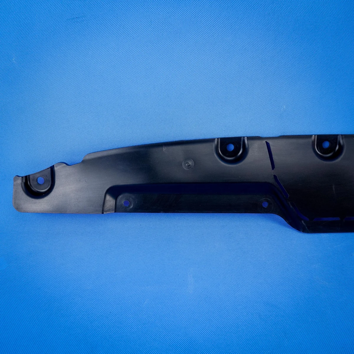 BMW 5 G30 Cache sous-châssis Arrière OEM 51757399329 image 7