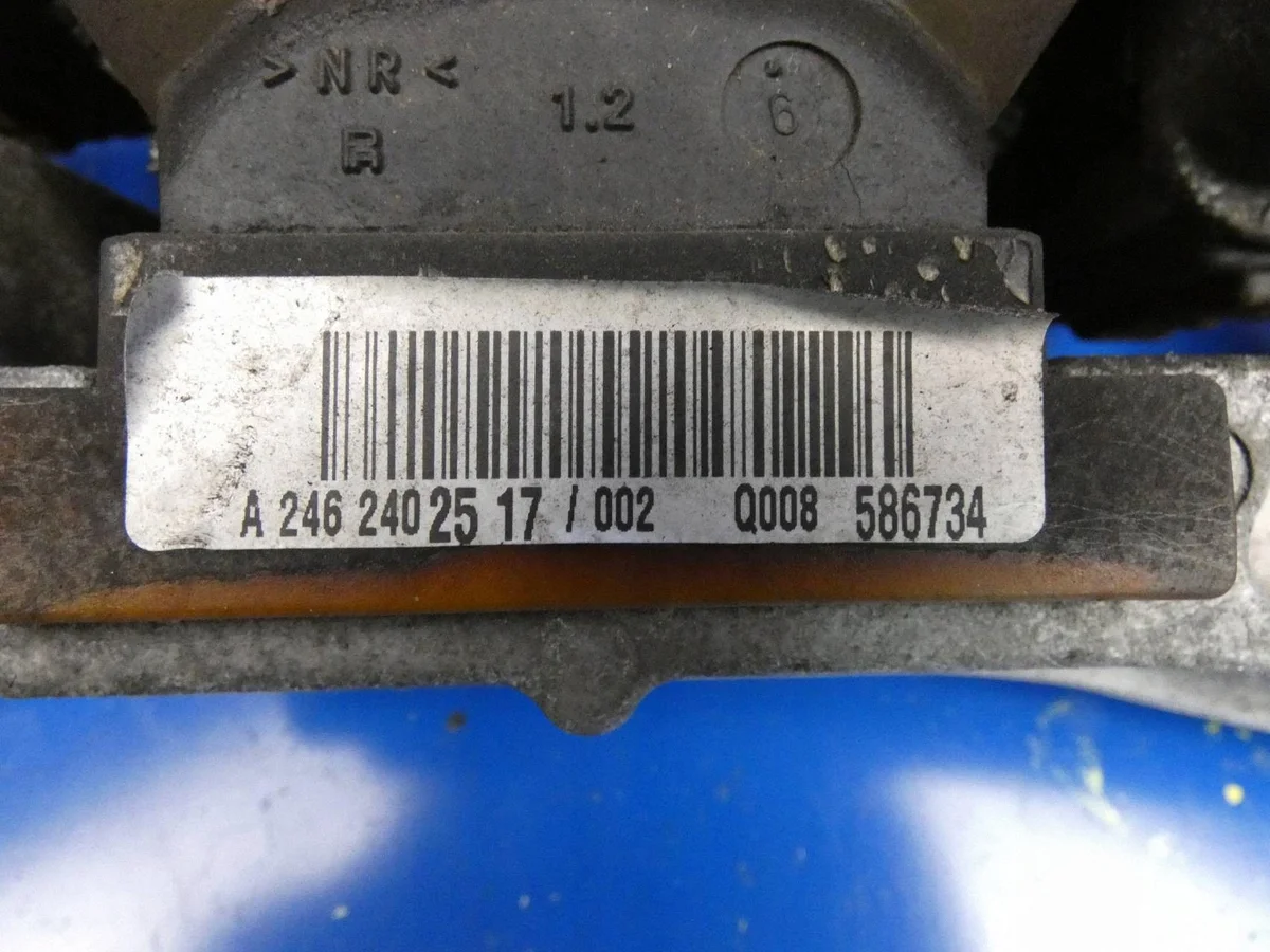 Support moteur Mercedes W176 A160 CDI A2462402517 image 3