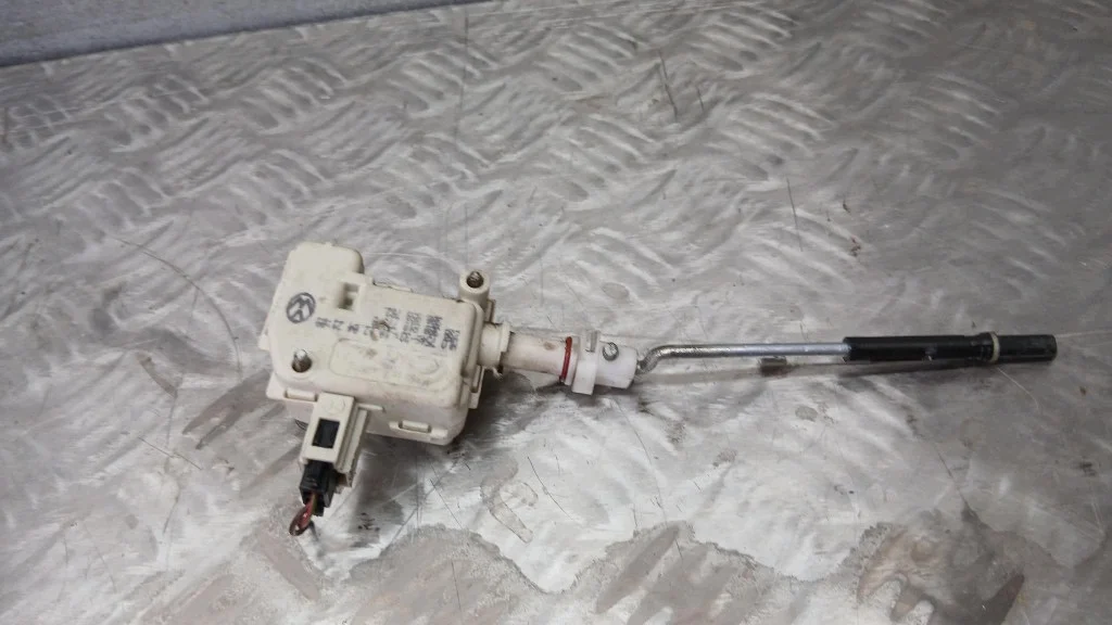 Attuatore sportello carburante VW Passat B5 FL
