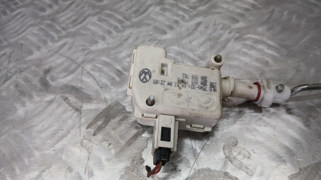 Attuatore sportello carburante VW Passat B5 FL