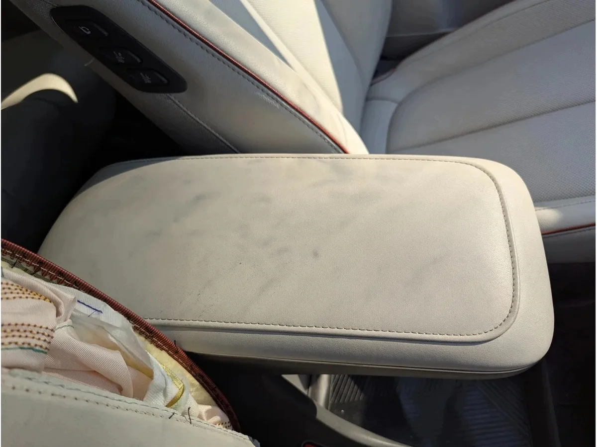 Hyundai Ioniq 5 Keskikonsolin kyynärnoja KHAKI image 5