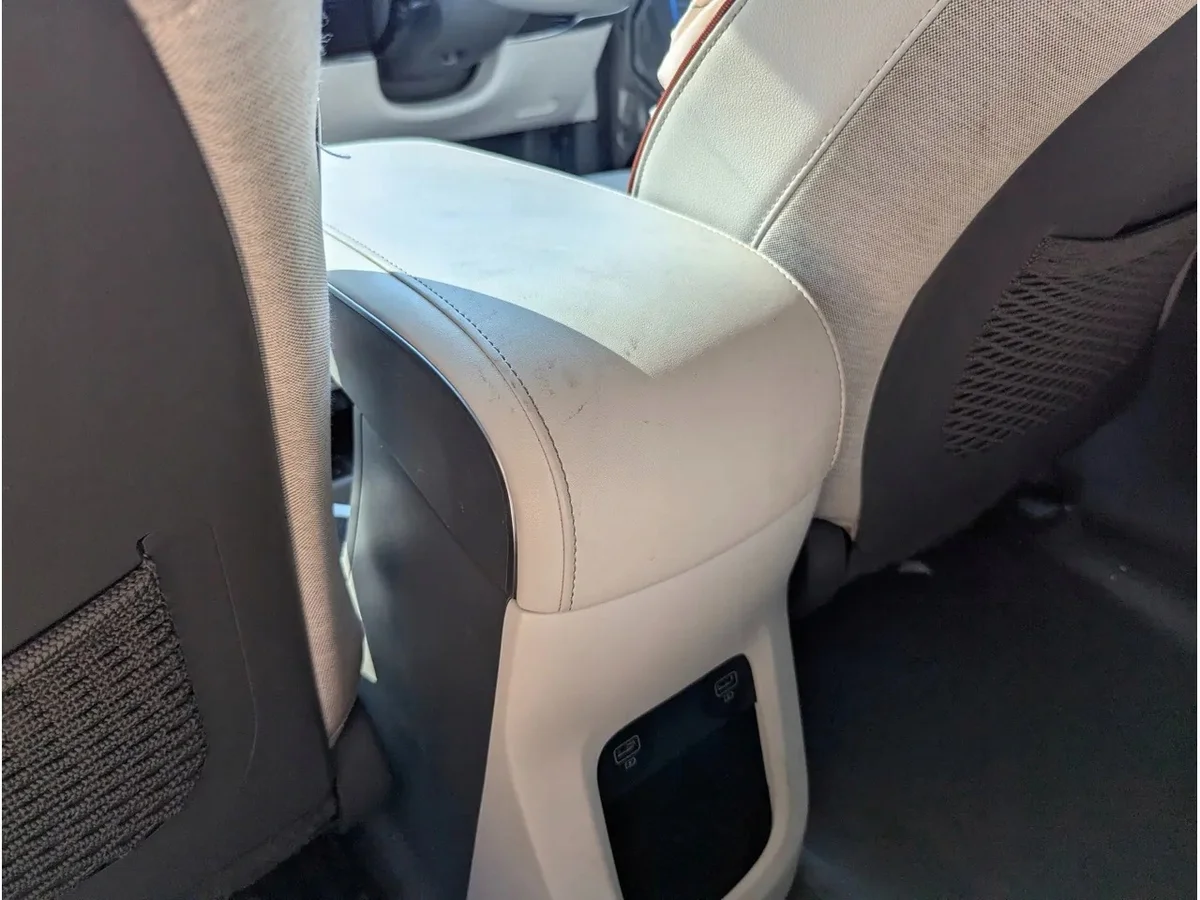Hyundai Ioniq 5 Keskikonsolin kyynärnoja KHAKI image 8