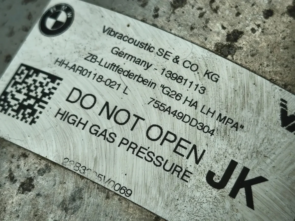 BMW i4 ilmajousitus takaiskunvaimennin image 6