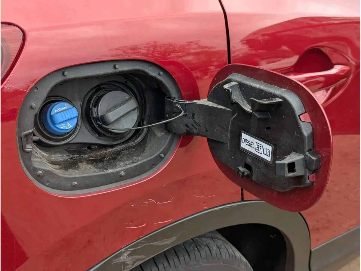 Nissan Qashqai Bränslelock Mk2 J11 NAJ image 3