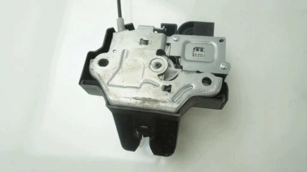 Serrure coffre Lexus IS III 300H image 3