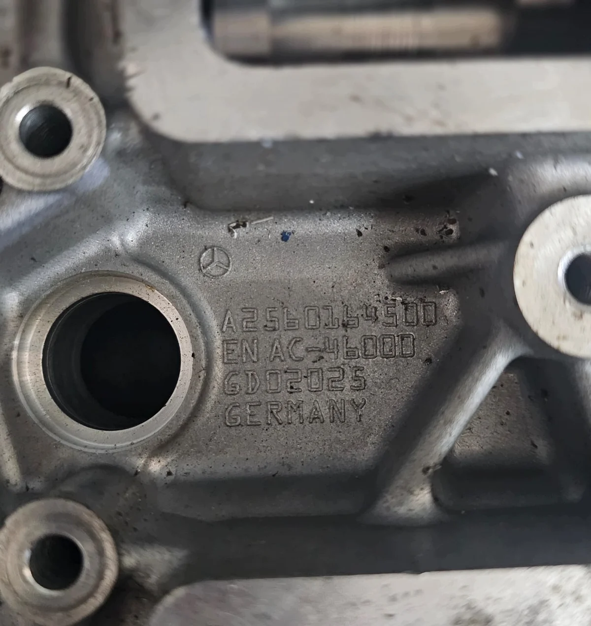 MERCEDES A2560510201 Venttiilikansi image 3