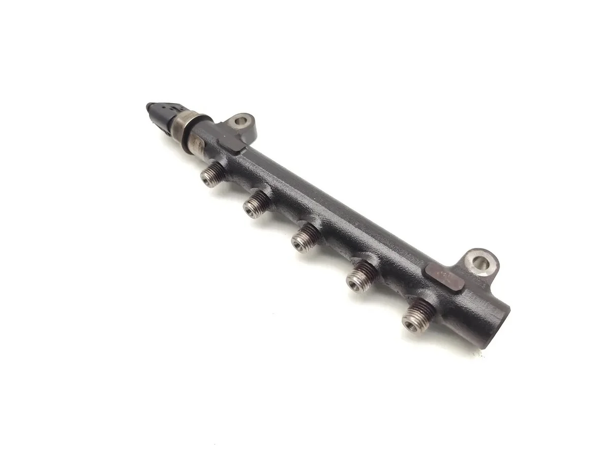 Vauxhall Antara 2.2 CDTi Injector Rail image 3