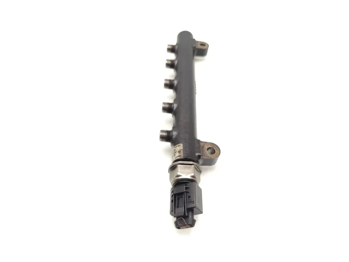 Vauxhall Antara 2.2 CDTi Injector Rail image 5