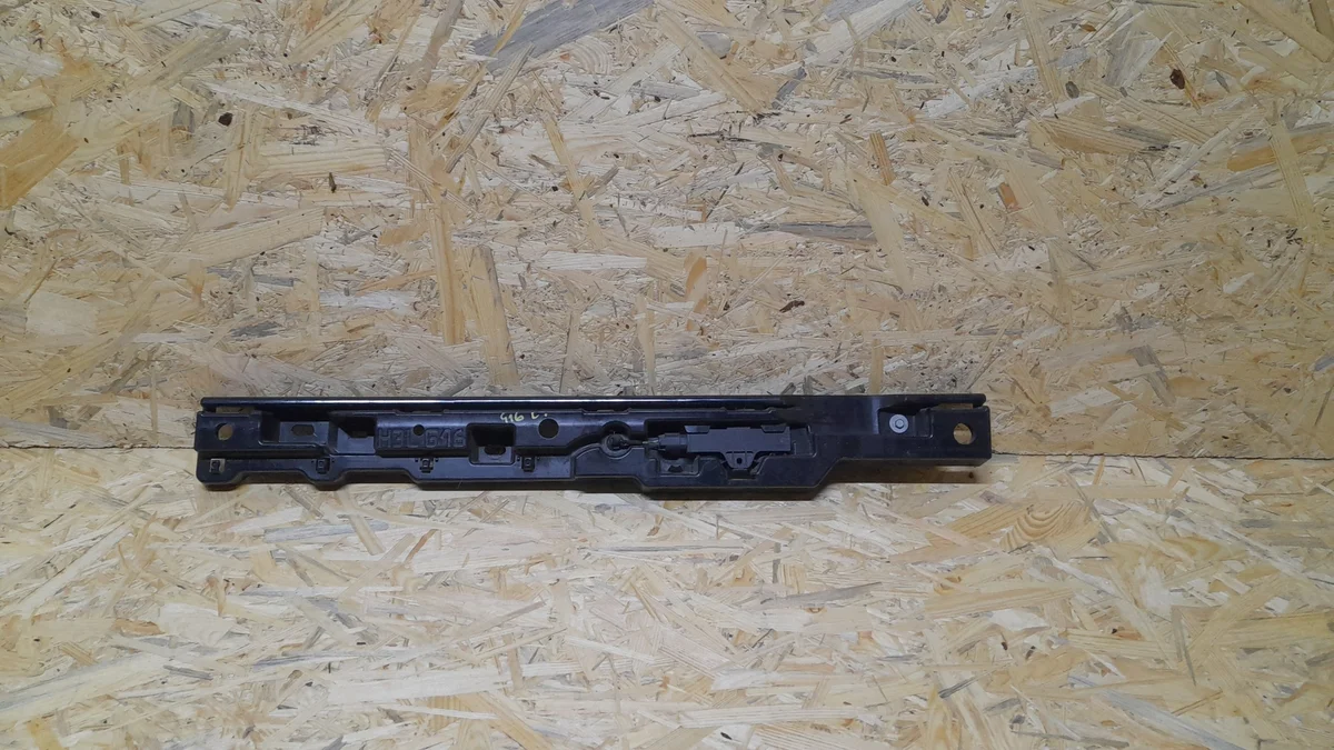 BMW 8 G16 Gran Coupe Schwellerhalter links