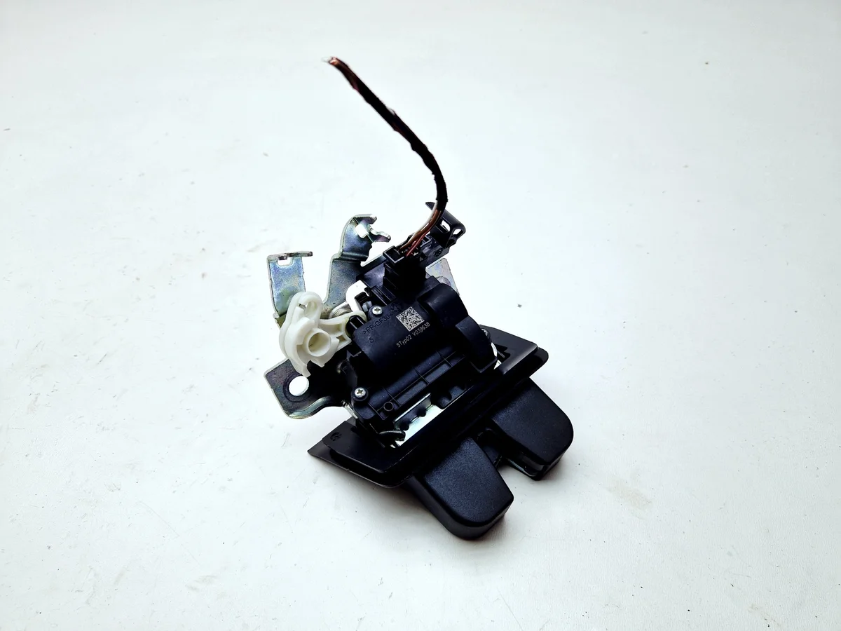 Fechadura Porta-Malas Audi A4 B9 A3 8V 8Y 8W9827505D