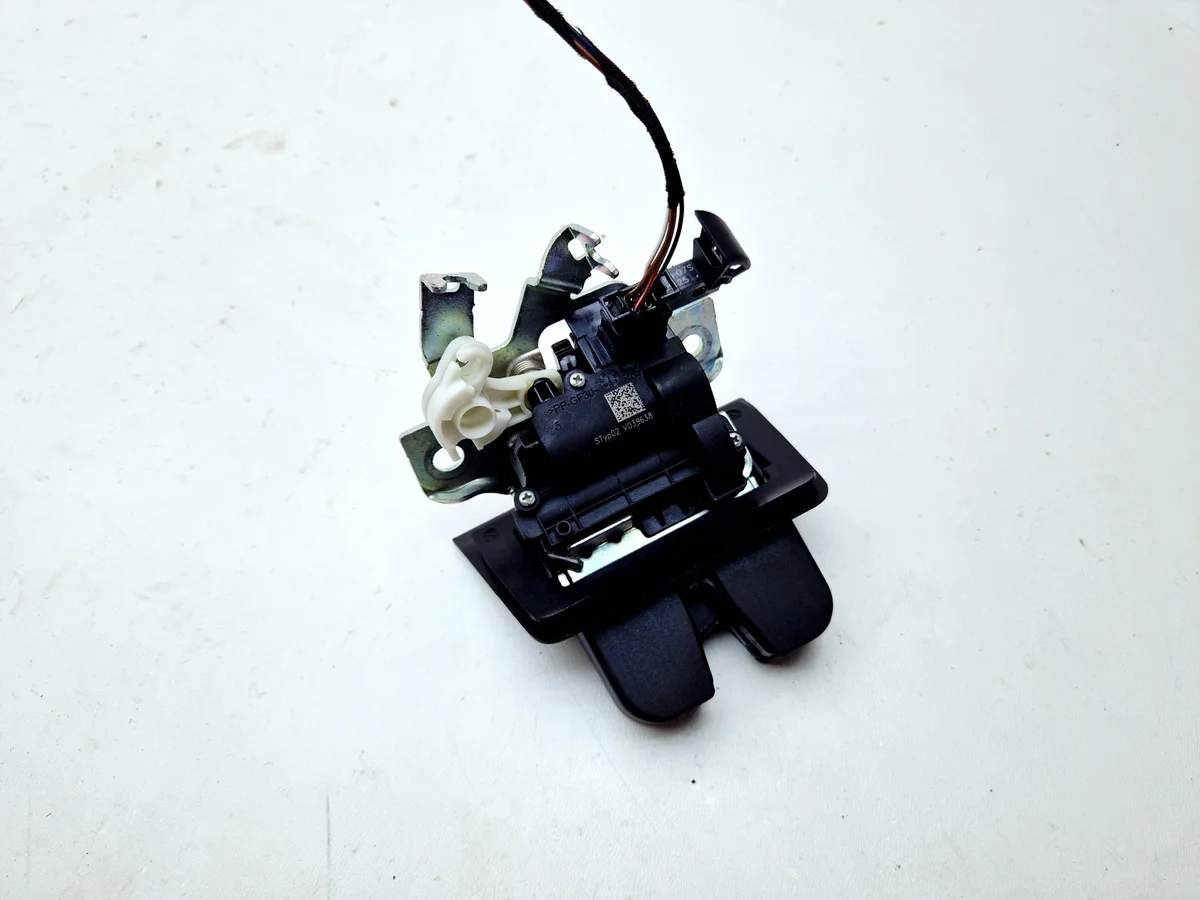 Serrure hayon Audi A4 B9 A3 8V 8Y image 3