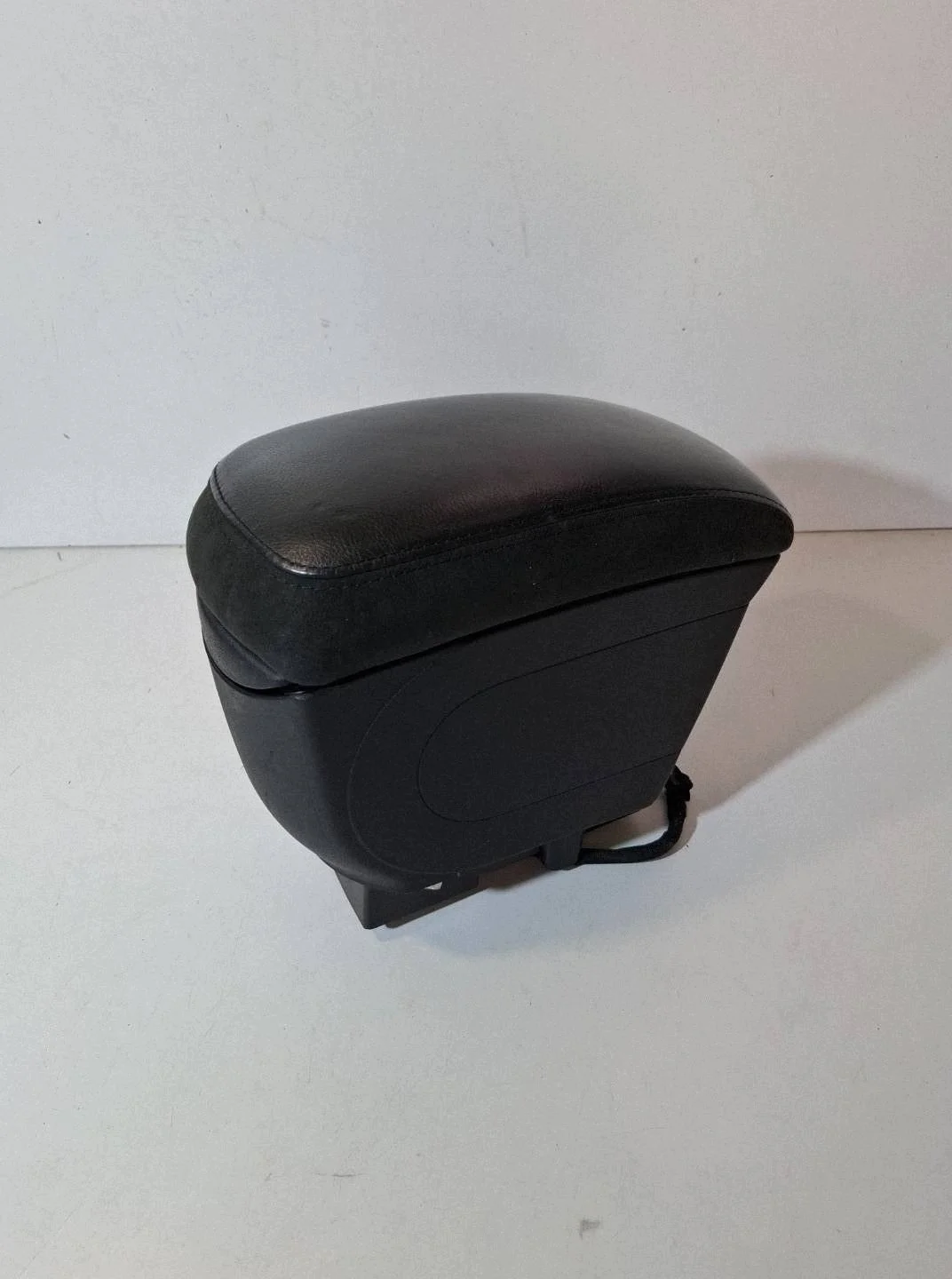 Citroen C4 I Armrest w/ CD Changer
