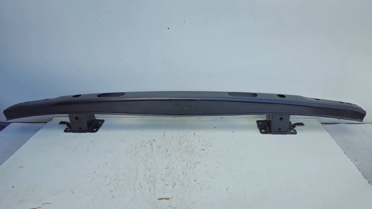 VW Transporter T5 2010+ Bakre Bumperbalk image 6