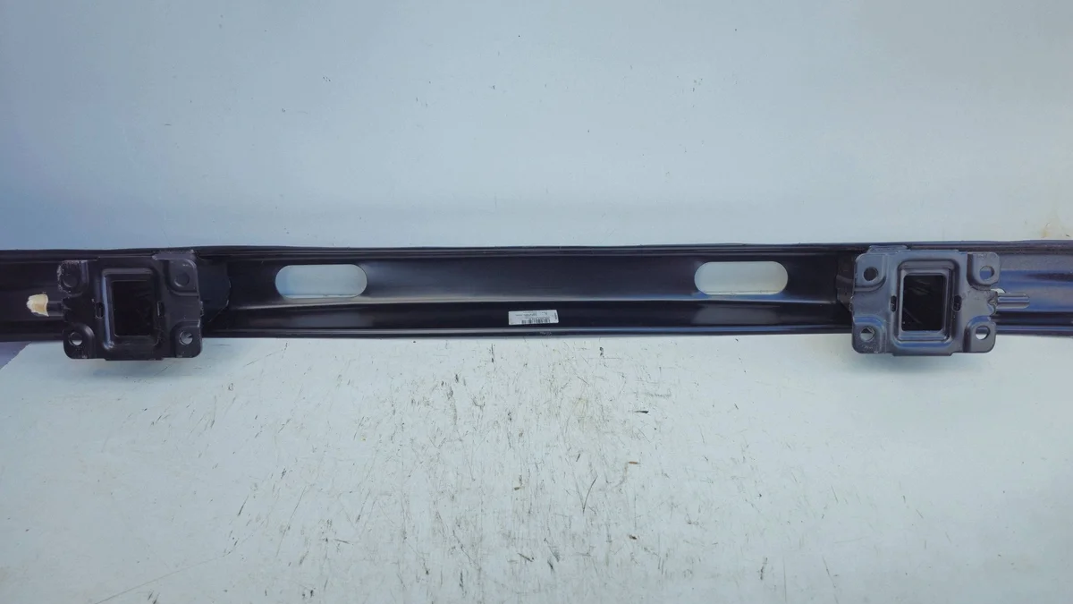 VW Transporter T5 2010+ Bakre Bumperbalk image 9