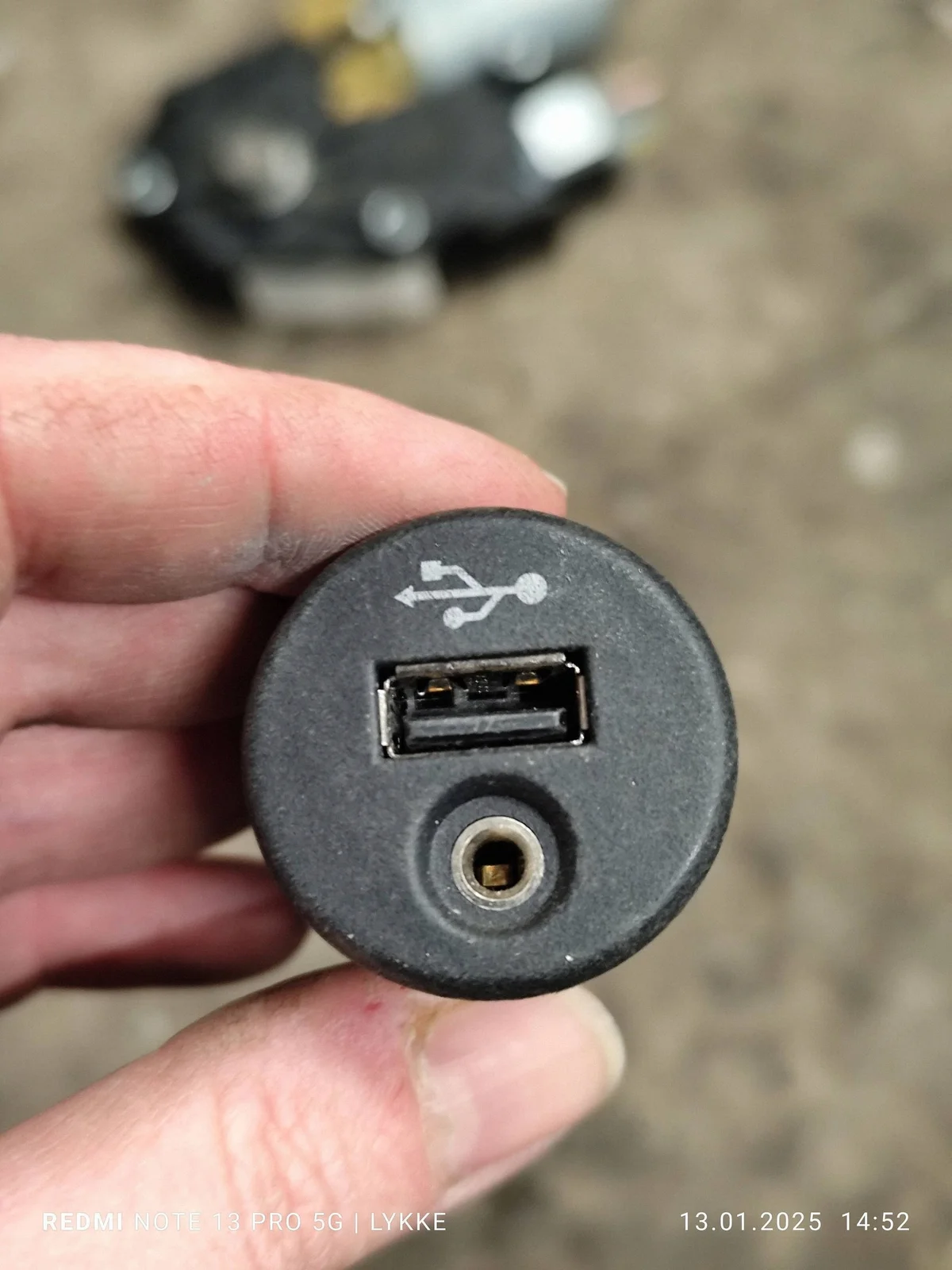 Prise USB Nissan Qashqai PA6GF15 Occasion