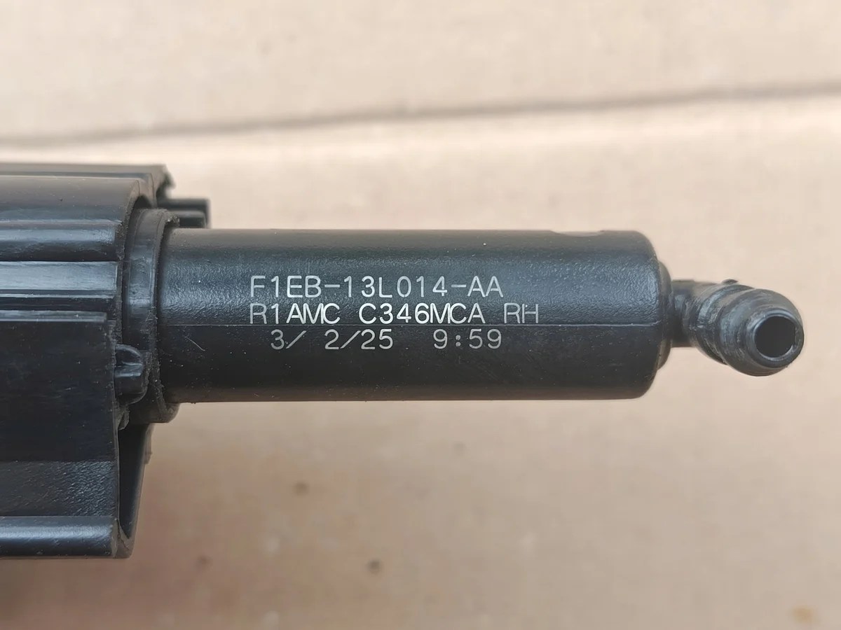 Buse lave-phare droit Ford Focus MK3 F1EB-13L014-AA image 3