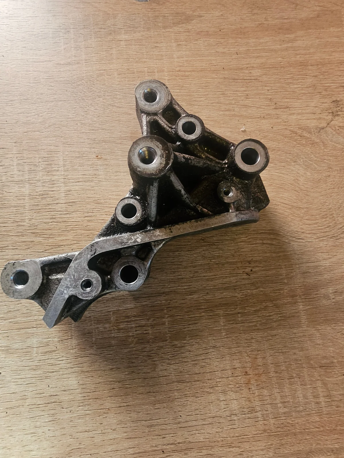 Peugeot 3.0 V6 Pulley Bracket 9619897080