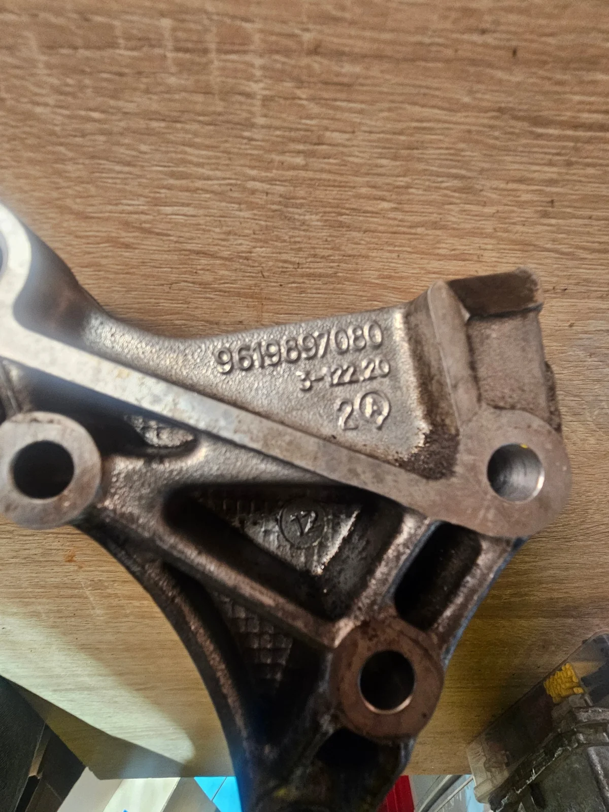 Support de galet Peugeot 3.0 V6 9619897080 image 3