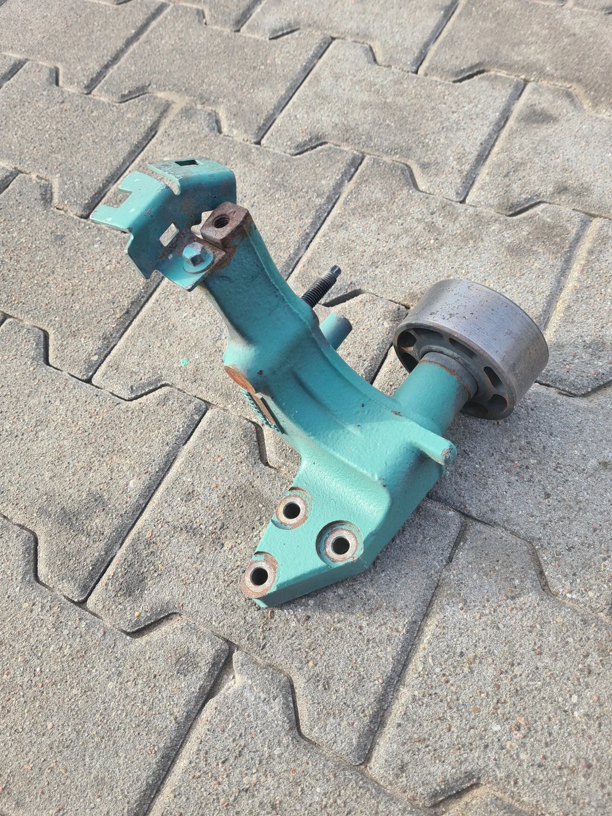 Soporte Polea Correa Volvo 21768403