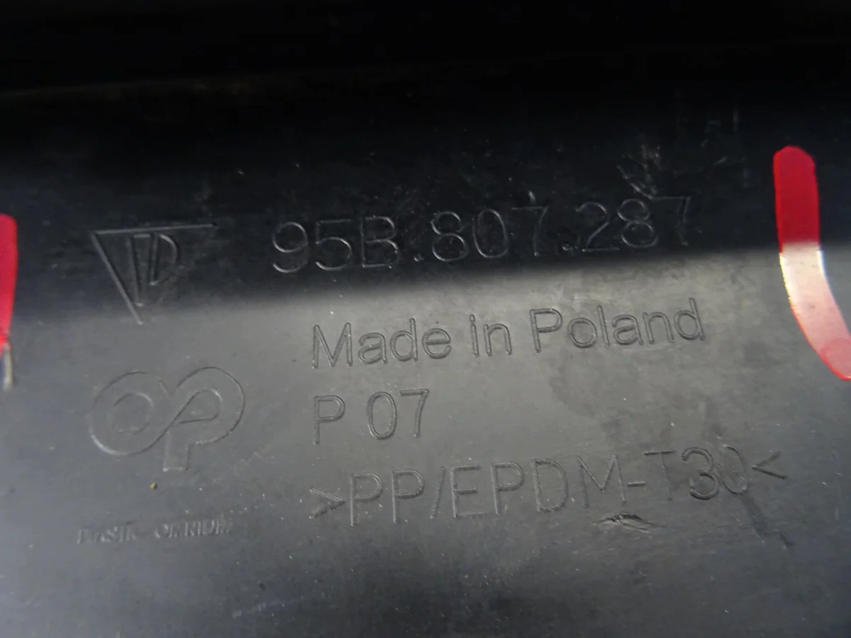 Moldura Placa Porsche Macan 95B Usada image 7