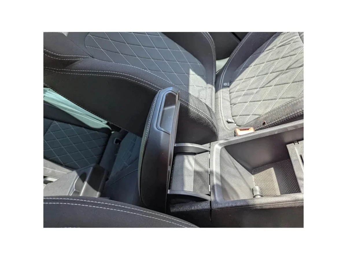 Skoda Karoq mittkonsol armstöd NU7 Sportine image 5