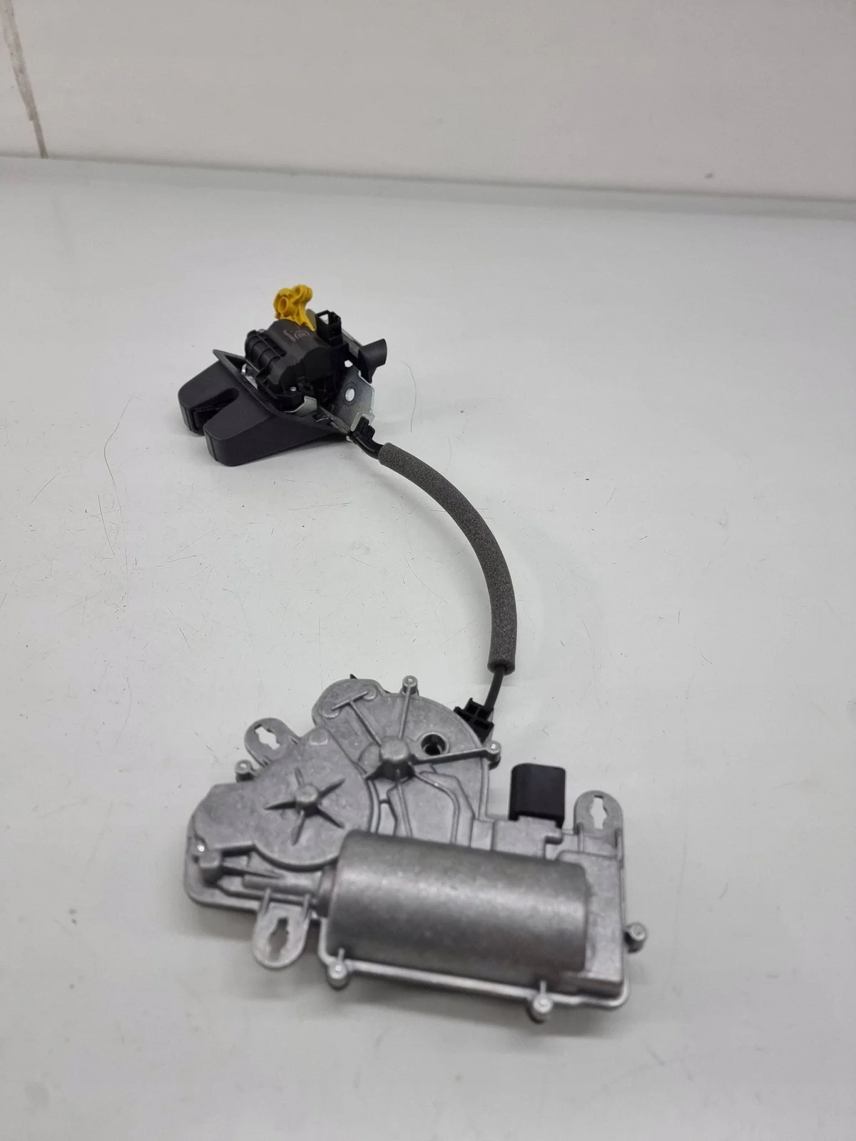 Serrure coffre VW Passat B8 3G0827887B image 3