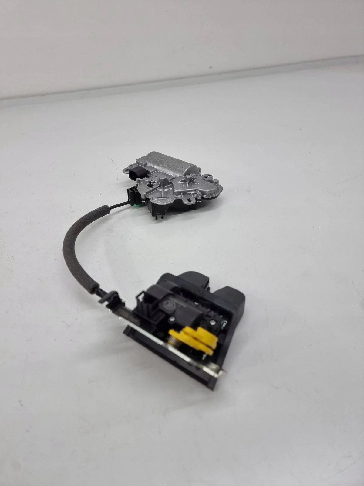 Serrure coffre VW Passat B8 3G0827887B image 4