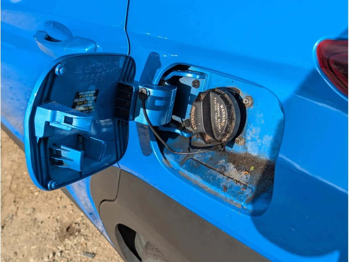 Hyundai Kona Klapka paliwa OS Z3U Usado image 3