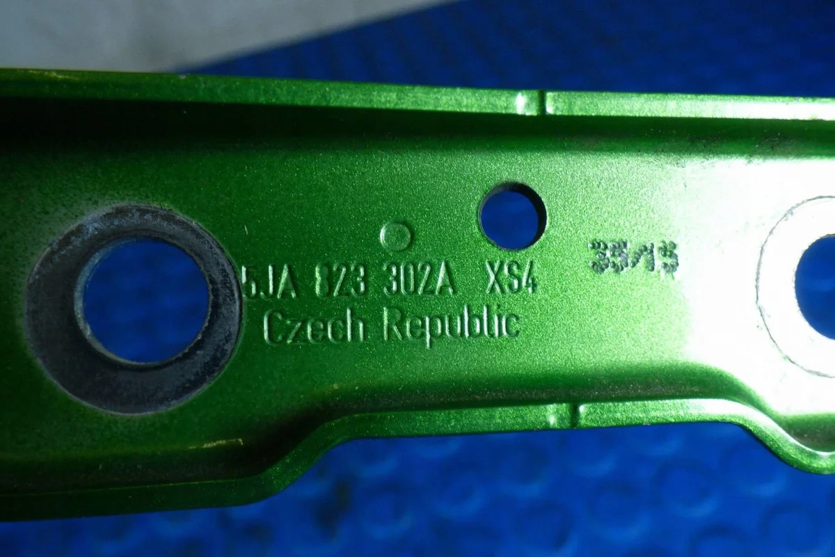 Bisagra Capó Skoda Rapid Derecho OEM image 3