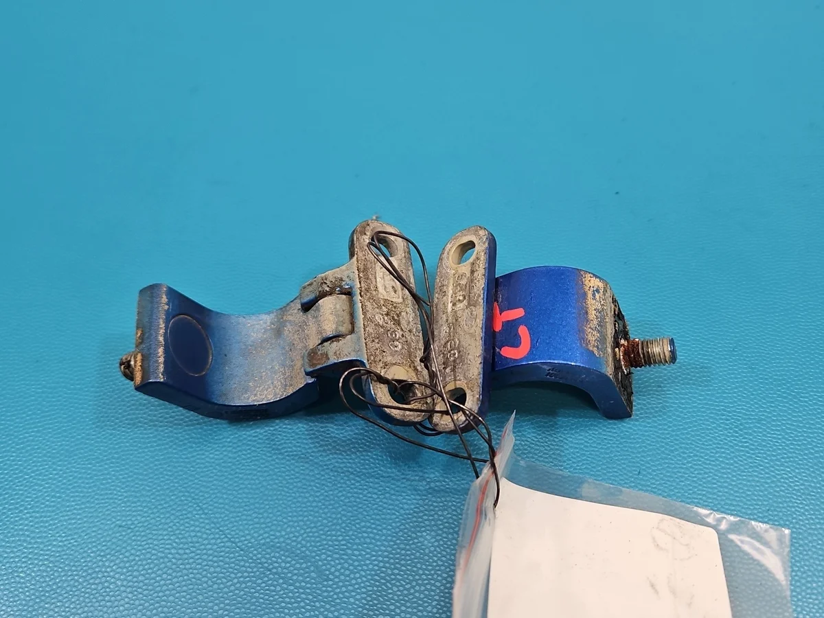 Dobradiça Porta Mala VW Touran Usada IMPRK1611978 image 4