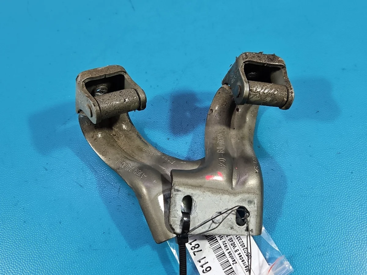 MERCEDES W245 Bisagra Puerta Trasera A1697400937