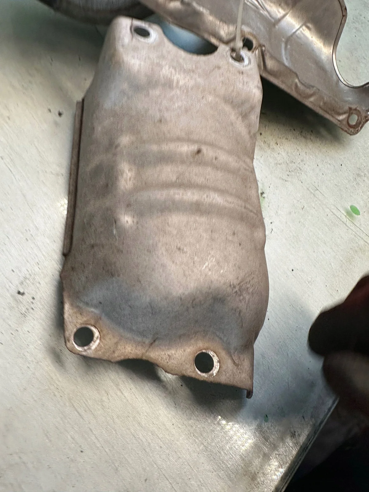 Volvo S60 2.4 essence, bouclier thermique 5232 image 3