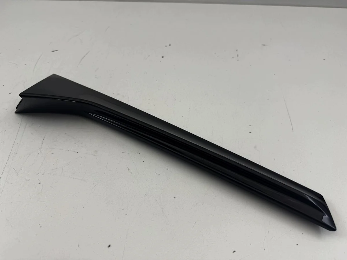 Audi Q3 83A Spoiler Lateral Direito Usado image 3
