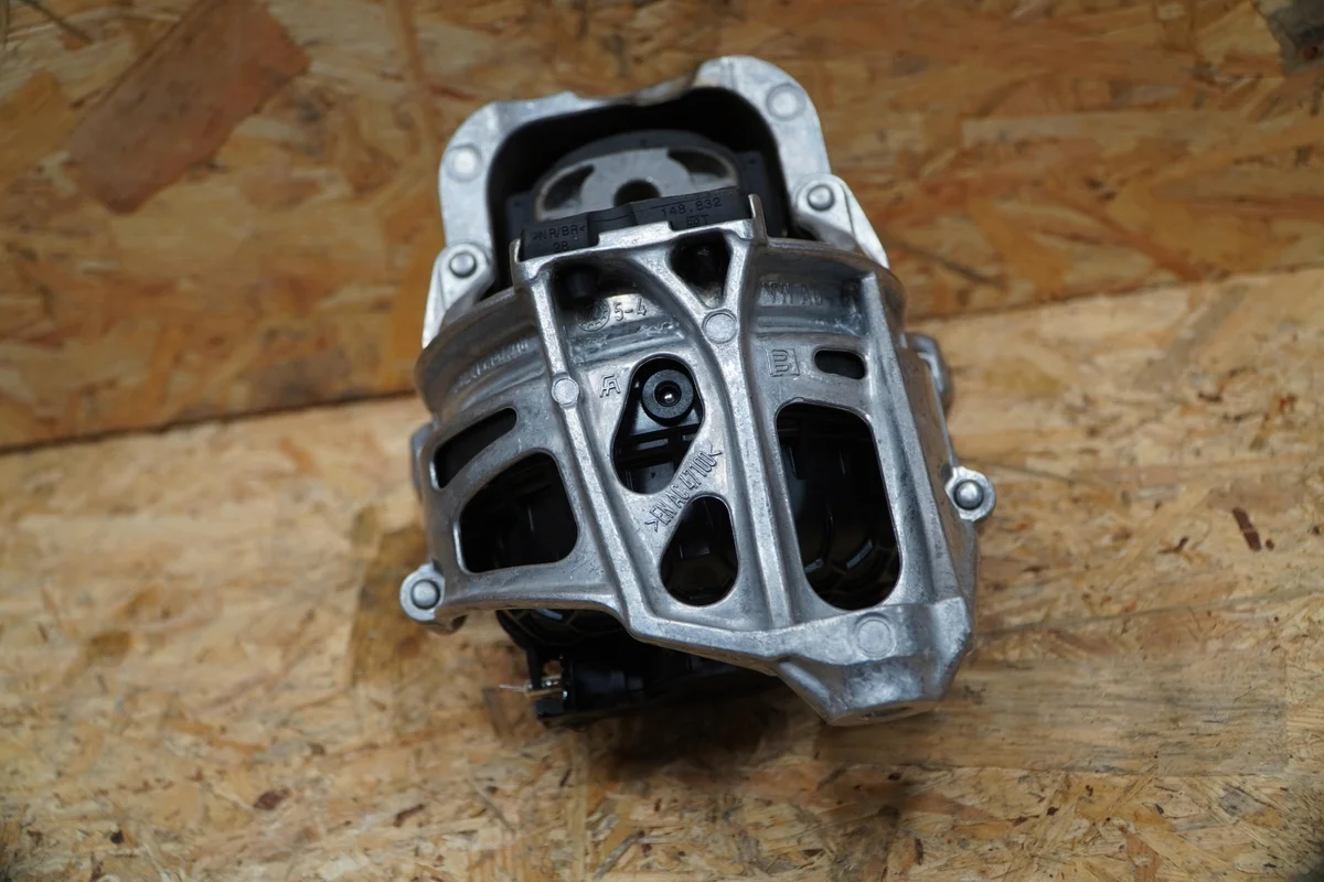 Soporte Motor Audi A6 C8 RS6 4.0B Usado image 5