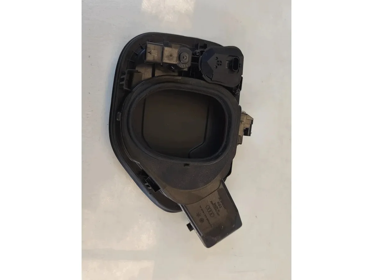 Audi e-Tron GT Couvercle Port Charge Gauche 4J3821241F image 4