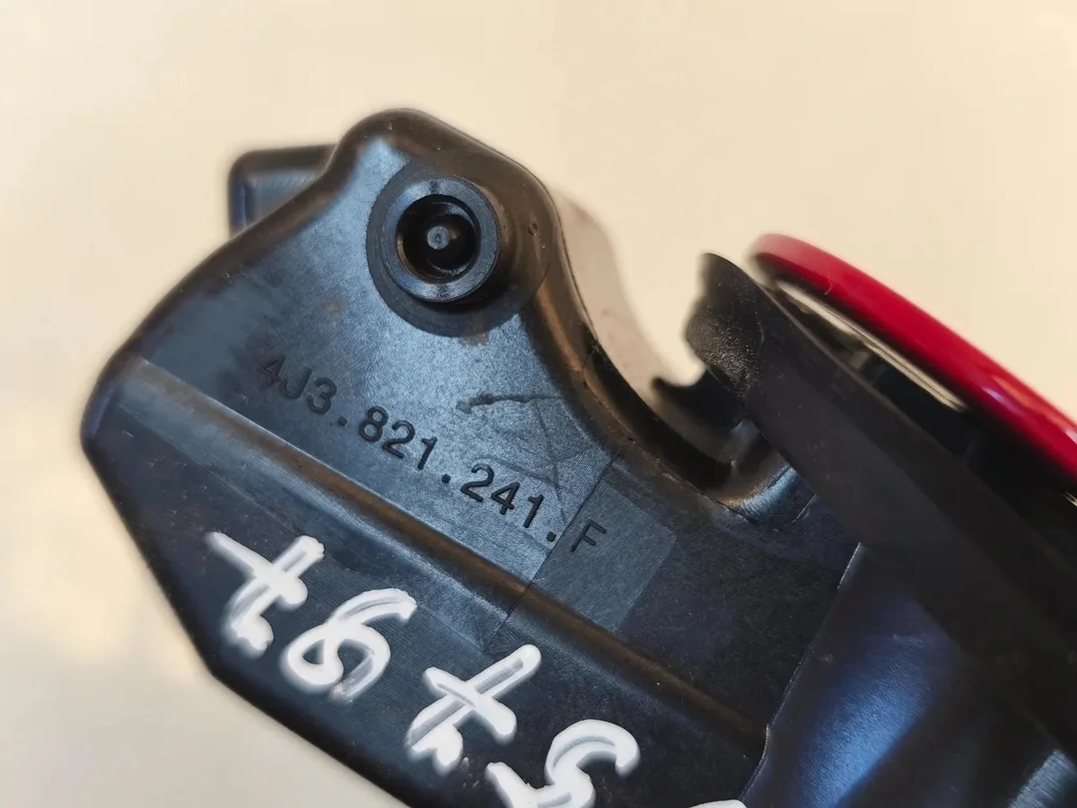 Audi e-Tron GT Couvercle Port Charge Gauche 4J3821241F image 6