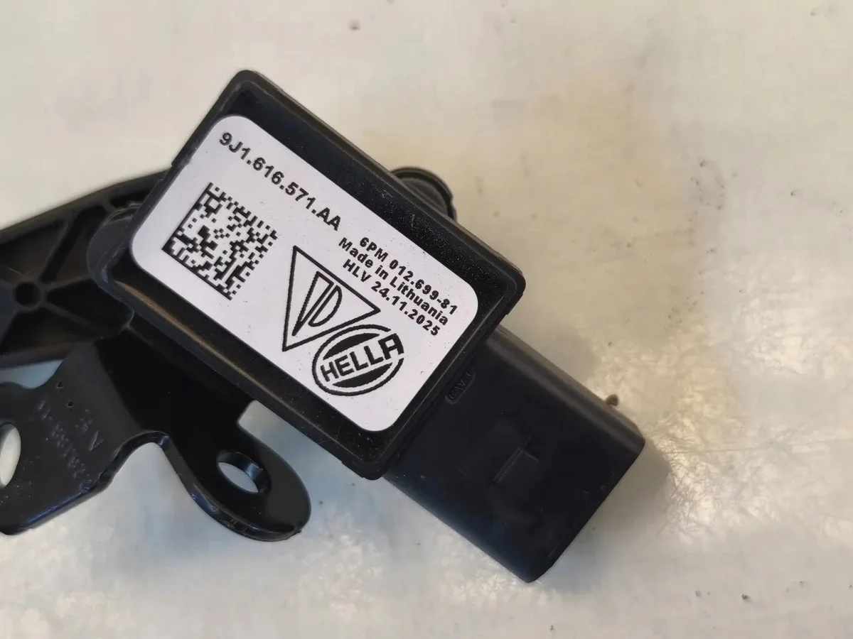 Audi e-Tron GT Rear Level Sensor 9J1616571AA image 3