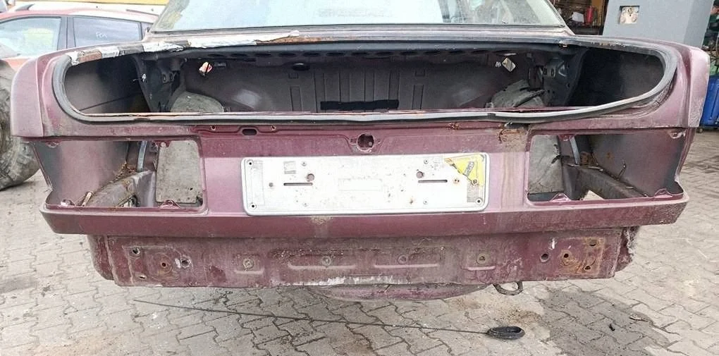 Mercedes-Benz S W126 500 SEL Pas tylny FLS29455