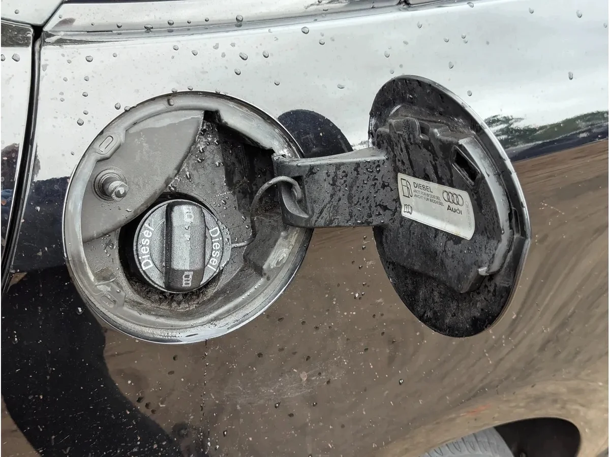 Audi A1 polttoainetankin luukku 8X LY9B image 3