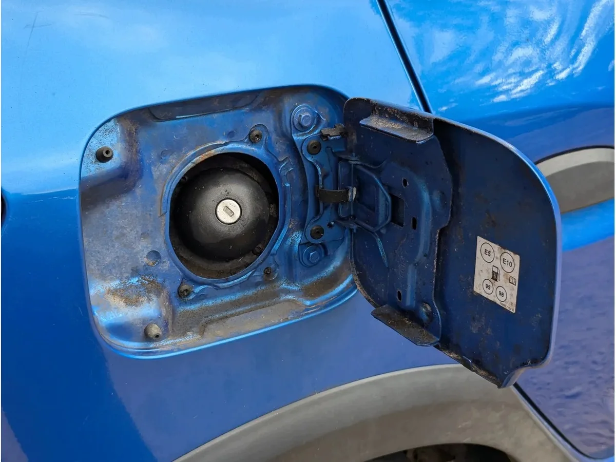 Tapa combustible Dacia Sandero B52 TERPL image 3