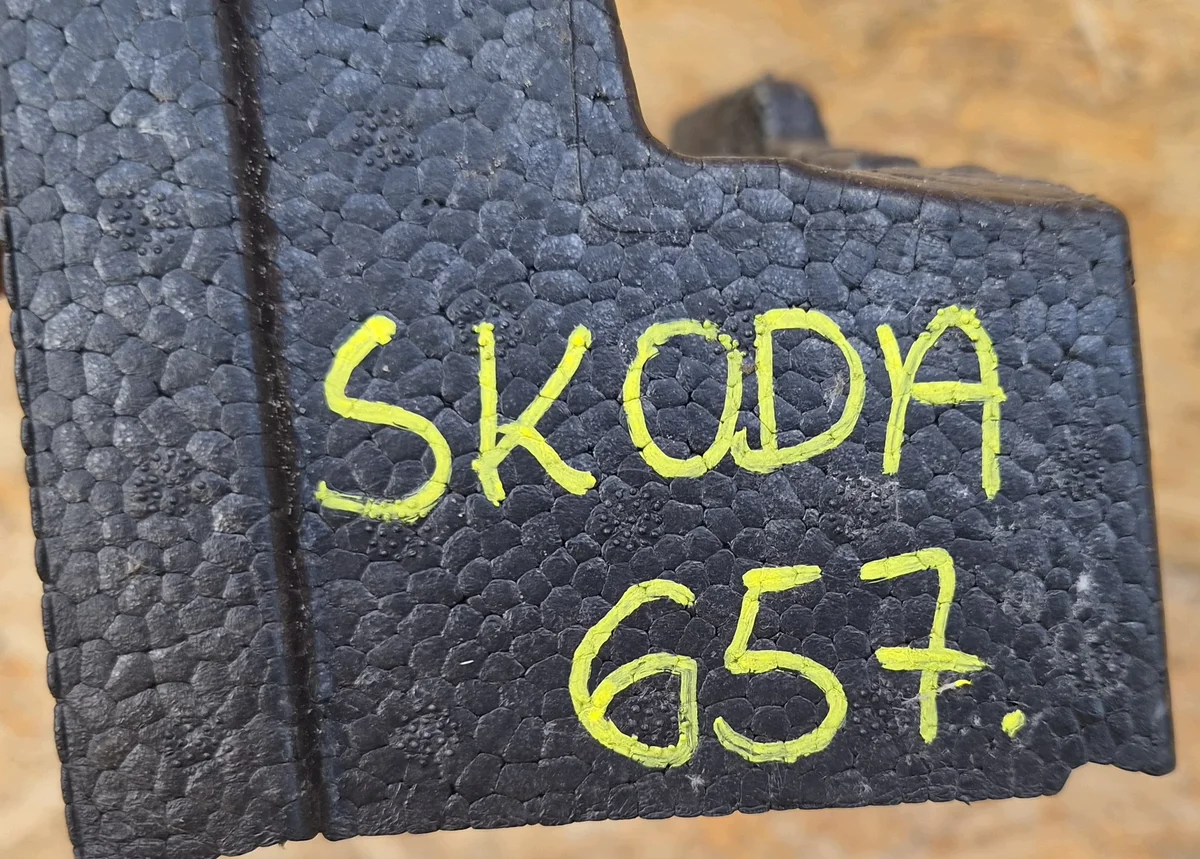 Absorbedor parachoques Skoda Scala usado image 7