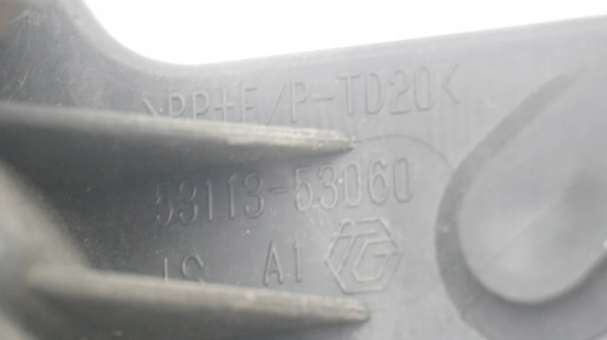 Lexus IS III 300h Kühlergrill Stoßstange Vorne image 7