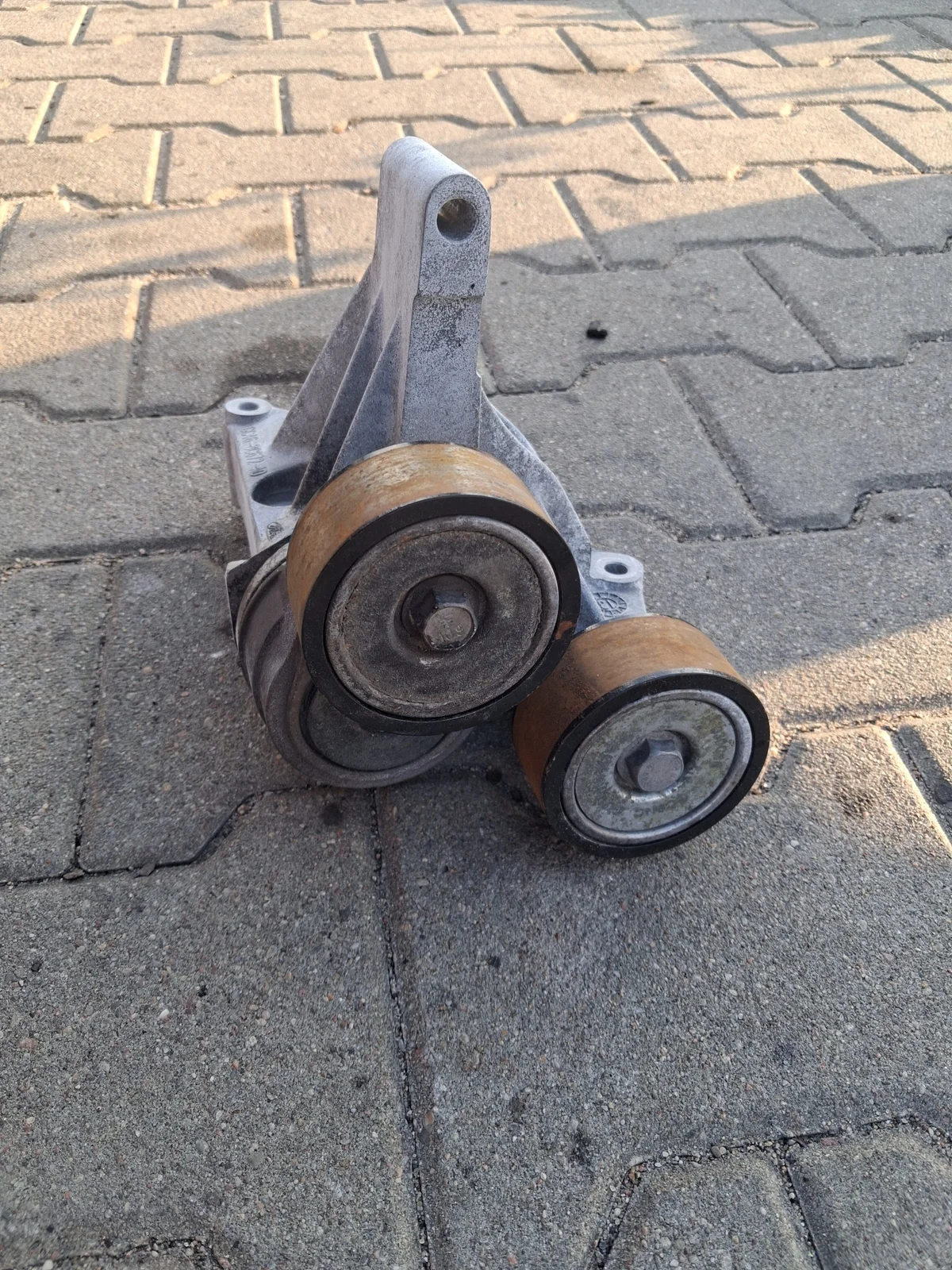 Fäste generator Ford F Max 500 GC468C672AD