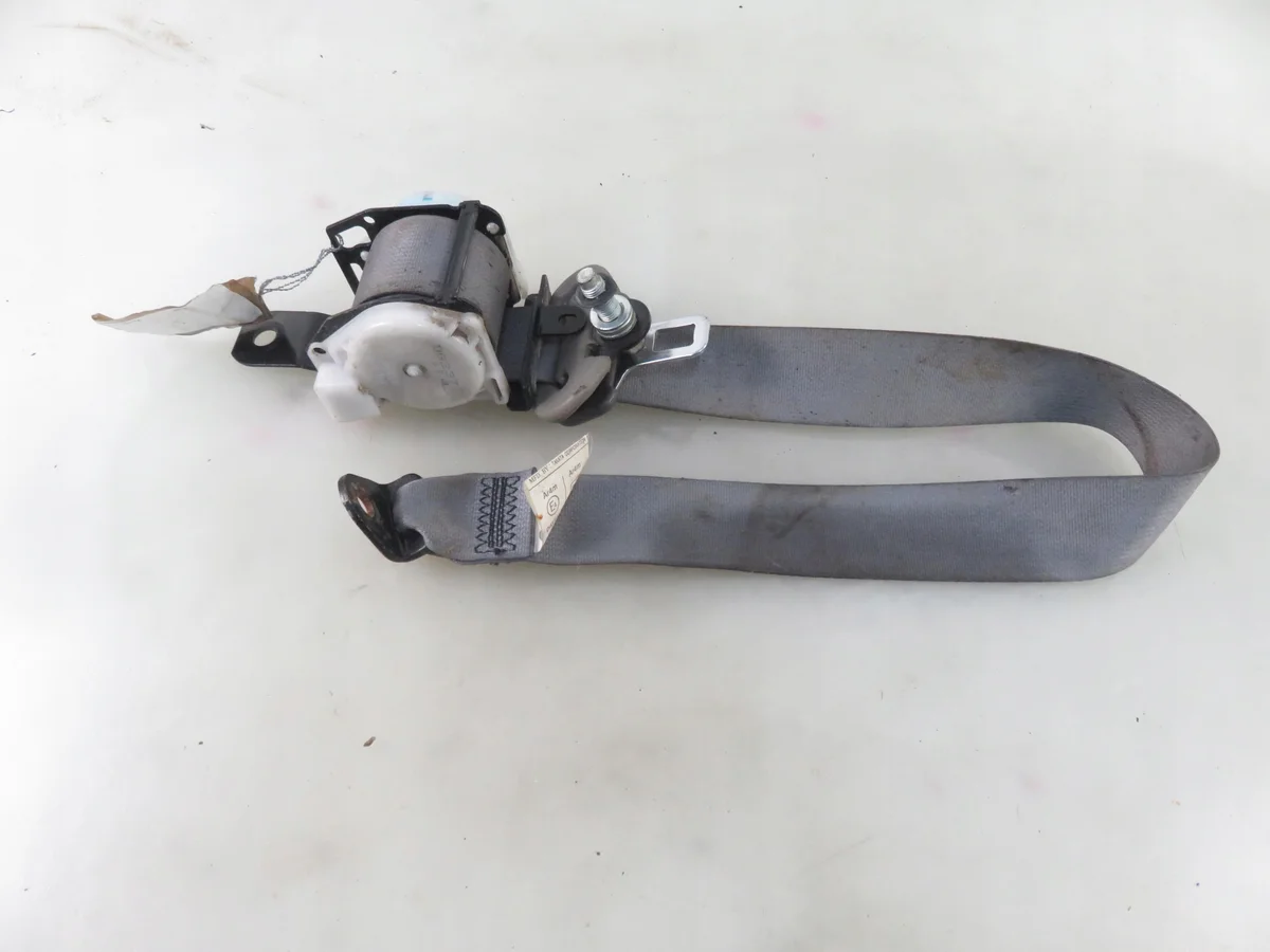 Gurtstraffer hinten links Nissan Navara D22 image 3