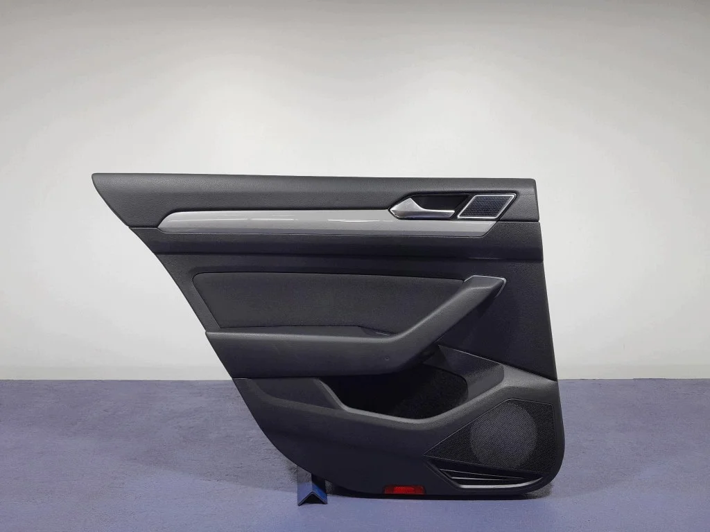 VW Passat B8 Kombi Panel Puerta Trasera Izq.