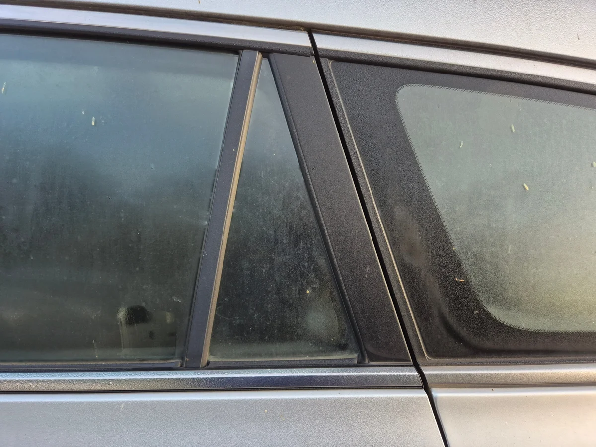 Mazda 6 II GH Triángulo Puerta Trasera Izq AK-12-739848 image 3