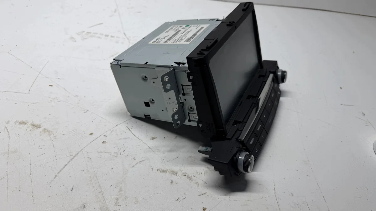 Radio Hyundai Tucson III 96560-D7011 Usado image 3